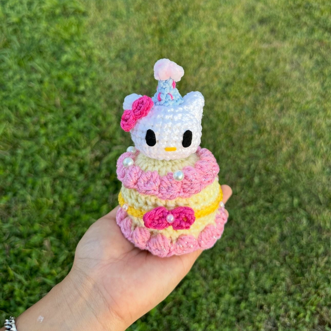 Mini Hello Kitty cake